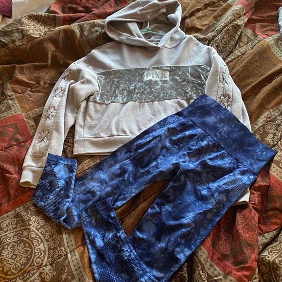 Vs Pink bundle 3 items - Picture 2 of 11